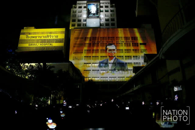 (ภาพชุด) คณะแพทย์และบุคลากรศิริราชร่วมพิธีศิระกรานพระภูบาลนวมินทร์