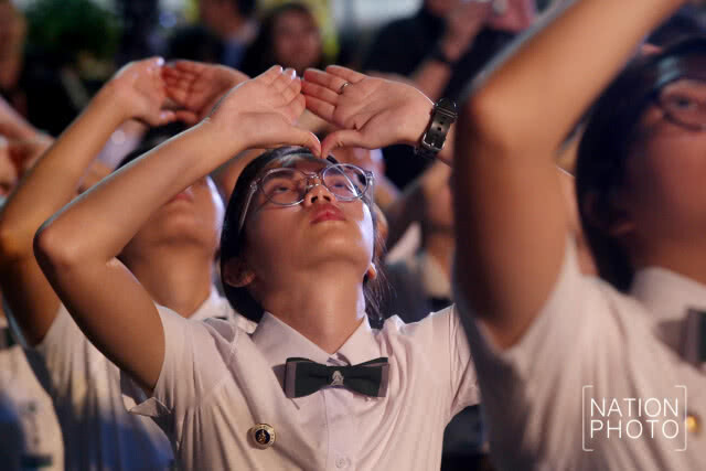 (ภาพชุด) คณะแพทย์และบุคลากรศิริราชร่วมพิธีศิระกรานพระภูบาลนวมินทร์