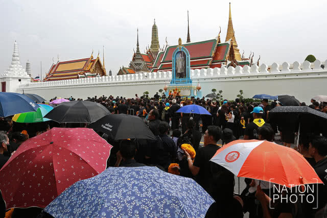 ด้วยความอาลัย ในวันครบรอบ 1 ปี การเสด็จสวรรคต