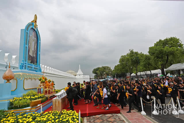 ด้วยความอาลัย ในวันครบรอบ 1 ปี การเสด็จสวรรคต