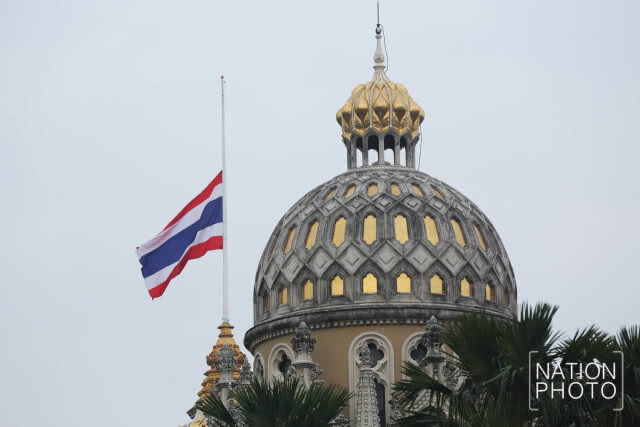 ทำเนียบฯ ลดธงครึ่งเสา แสดงความอาลัยแด่ในหลวงร.9
