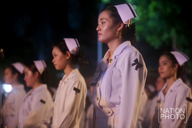 (ภาพชุด) คณะแพทย์และบุคลากรศิริราชร่วมพิธีศิระกรานพระภูบาลนวมินทร์