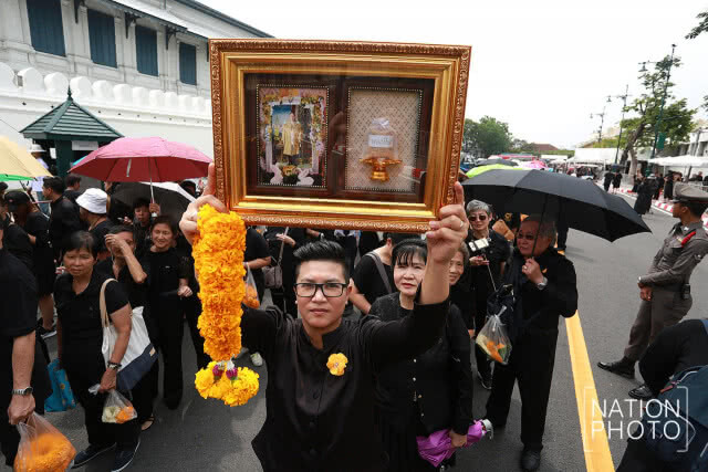 ด้วยความอาลัย ในวันครบรอบ 1 ปี การเสด็จสวรรคต