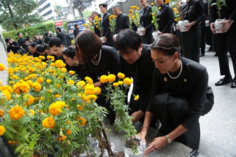 'เบิร์ด'นำทีม'แกรมมี่'น้อมสำนึกในพระมหากรุณาธิคุณ'ในหลวงร.9'