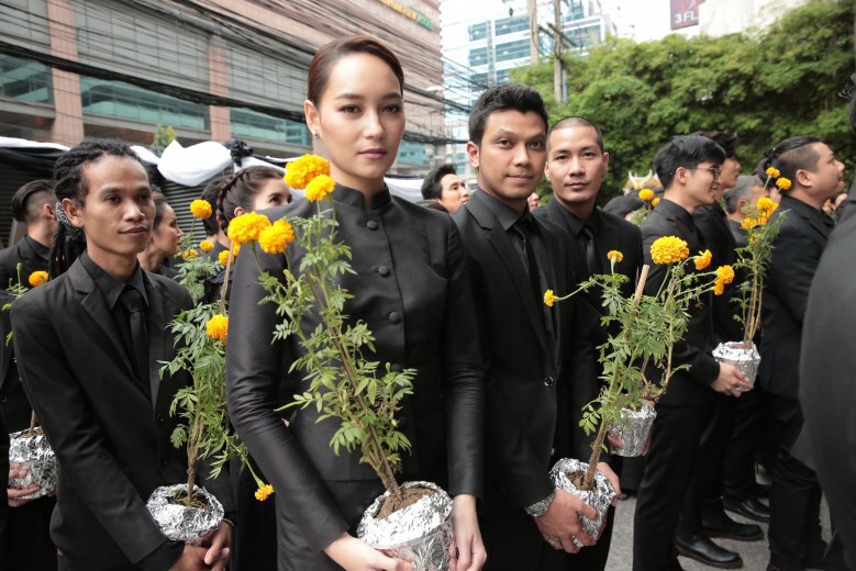 'เบิร์ด'นำทีม'แกรมมี่'น้อมสำนึกในพระมหากรุณาธิคุณ'ในหลวงร.9'