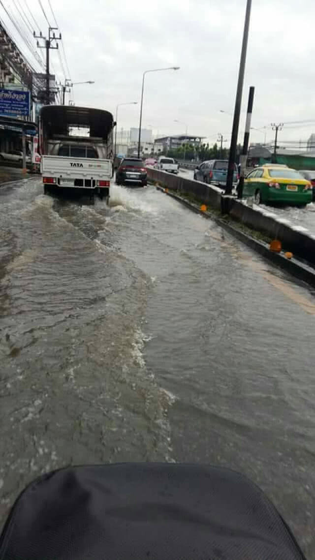 (รวมภาพ) ฝนถล่มกรุง 
เช้าวันนี้..(14 ต.ค.)
น้ำท่วมหลายจุดในกทม.
