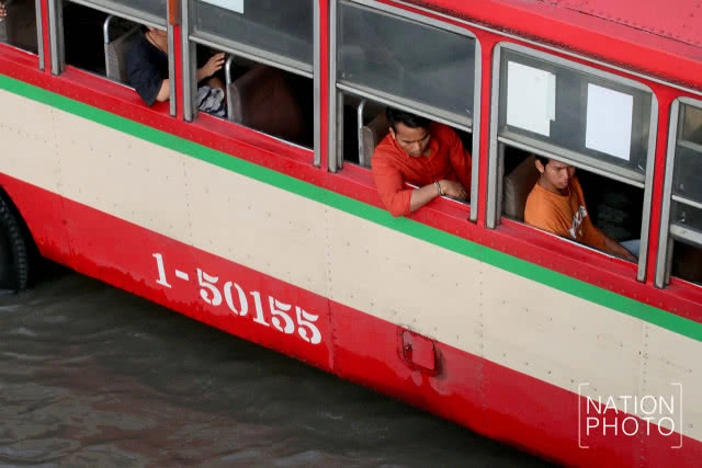 ถนนรัชดา การจราจรติดขัดอย่างหนัก