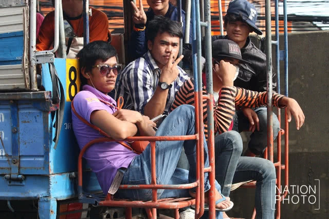 ถนนอโศก-ดินแดงกลายเป็นคลองหลังฝนถล่มกรุงทั้งคืน