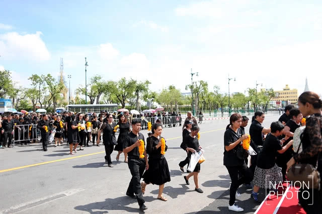 สมเด็จพระเจ้าอยู่หัว ร.10 ทรงพระกรุณาโปรดเกล้าฯ ตั้งซุ้มพระบรมฉายาลักษณ์ ร.9