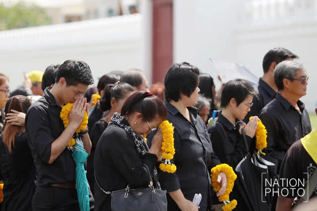 สมเด็จพระเจ้าอยู่หัว ร.10 ทรงพระกรุณาโปรดเกล้าฯ ตั้งซุ้มพระบรมฉายาลักษณ์ ร.9