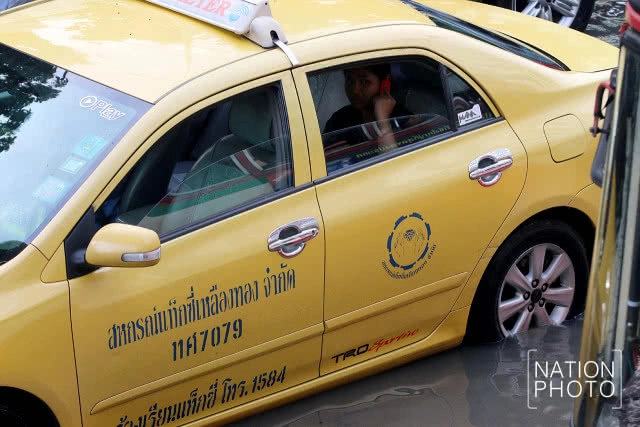 ถนนรัชดา การจราจรติดขัดอย่างหนัก