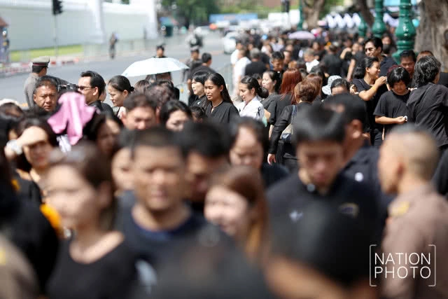 สมเด็จพระเจ้าอยู่หัว ร.10 ทรงพระกรุณาโปรดเกล้าฯ ตั้งซุ้มพระบรมฉายาลักษณ์ ร.9