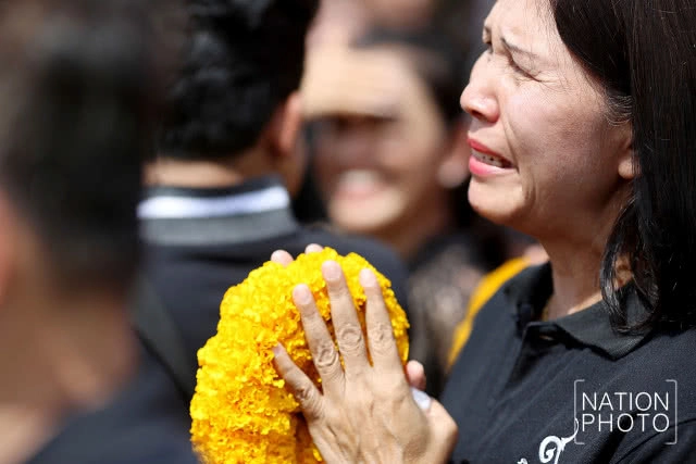 สมเด็จพระเจ้าอยู่หัว ร.10 ทรงพระกรุณาโปรดเกล้าฯ ตั้งซุ้มพระบรมฉายาลักษณ์ ร.9