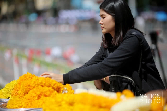 สมเด็จพระเจ้าอยู่หัว ร.10 ทรงพระกรุณาโปรดเกล้าฯ ตั้งซุ้มพระบรมฉายาลักษณ์ ร.9