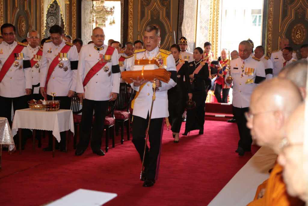 สมเด็จพระเจ้าอยู่หัว เสด็จพระราชดำเนินถวายผ้าพระกฐิน สมเด็จพระเจ้าอยู่หัว เสด็จพระราชดำเนินถวายผ้าพระกฐิน