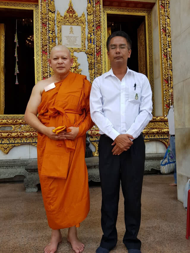 พิธีบรรพชาอุปสมบทหมู่ เพื่อถวายเป็นพระราชกุศลแด่ในหลวง ร.๙ ณ วัดบวรนิเวศวิหาร