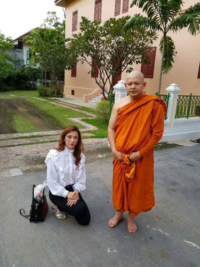 พิธีบรรพชาอุปสมบทหมู่ เพื่อถวายเป็นพระราชกุศลแด่ในหลวง ร.๙ ณ วัดบวรนิเวศวิหาร