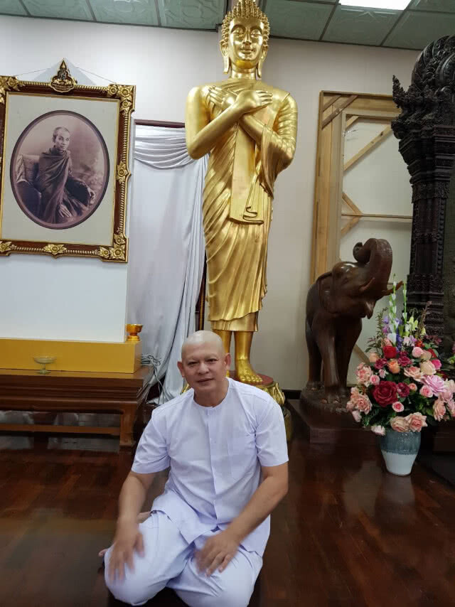 พิธีบรรพชาอุปสมบทหมู่ เพื่อถวายเป็นพระราชกุศลแด่ในหลวง ร.๙ ณ วัดบวรนิเวศวิหาร