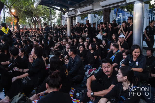 ตั้งแต่ตี 5! ปชช.รอชมการซ้อมริ้วขบวนพระบรมราชอิสริยยศ