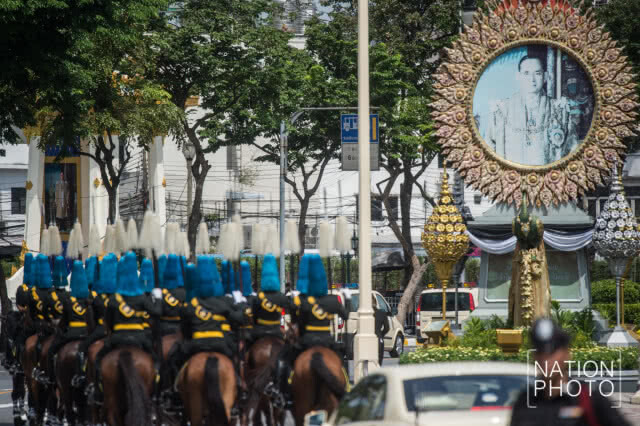 พระเจ้าหลานเธอพระองค์เจ้าสิริวัณณวรีนารีรัตน์ ทรงม้าซ้อมนำขบวนพระบรมราชอิสริยยศ ริ้วขบวนที่ 6