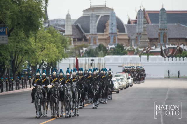 พระเจ้าหลานเธอพระองค์เจ้าสิริวัณณวรีนารีรัตน์ ทรงม้าซ้อมนำขบวนพระบรมราชอิสริยยศ ริ้วขบวนที่ 6