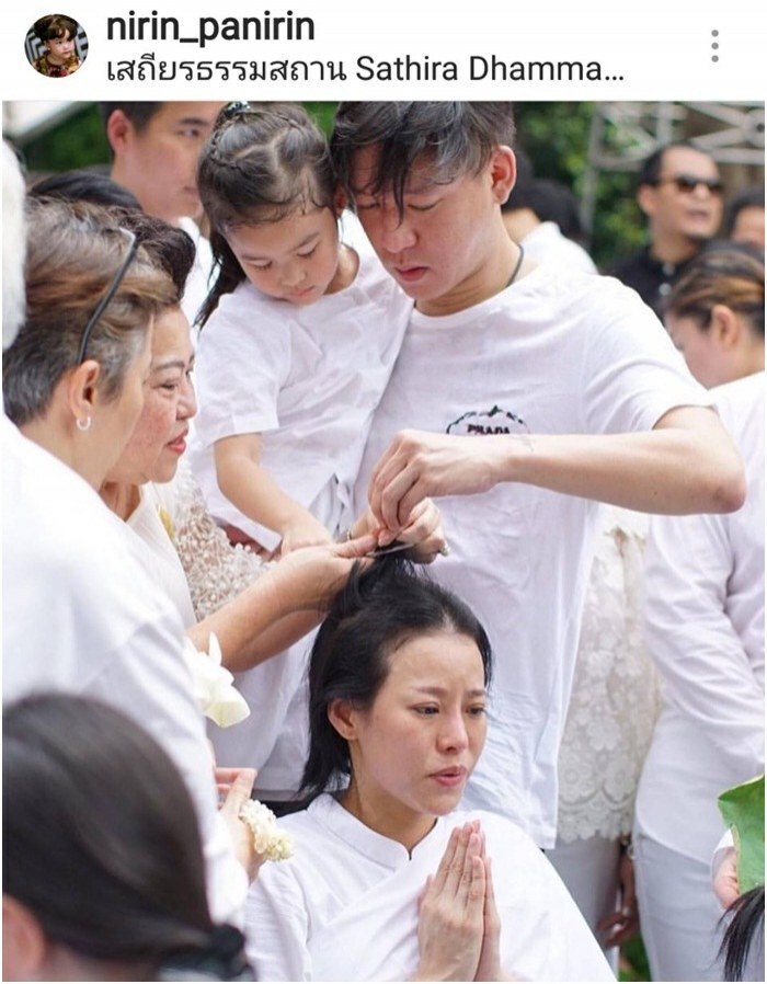 "เปรี้ยว" น้ำตาคลอ เห็นภาพ "น้องณิริน" เช็ดน้ำตาให้ "แม่หนิง" ก่อนปลงผมบวชชี