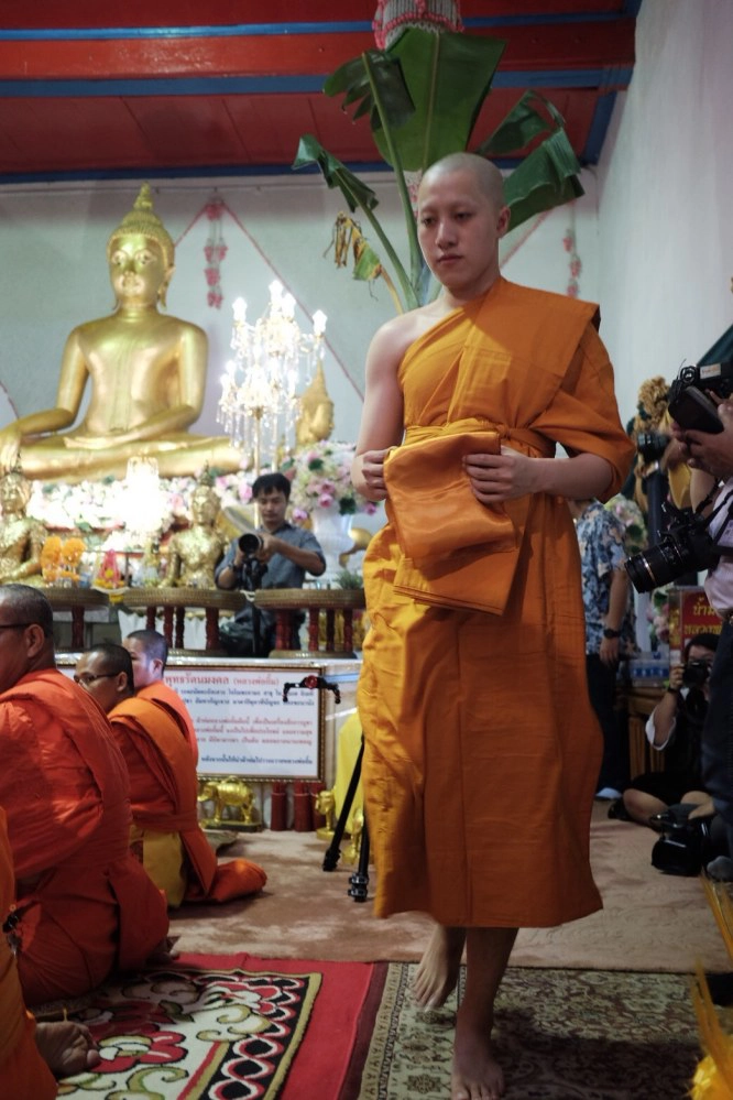 "ซีดี เดอะสตาร์" บวชถวายแด่ในหลวงร.9 และบุพการี ได้ฉายาทางธรรมว่า "ธัมมะจิตโต"