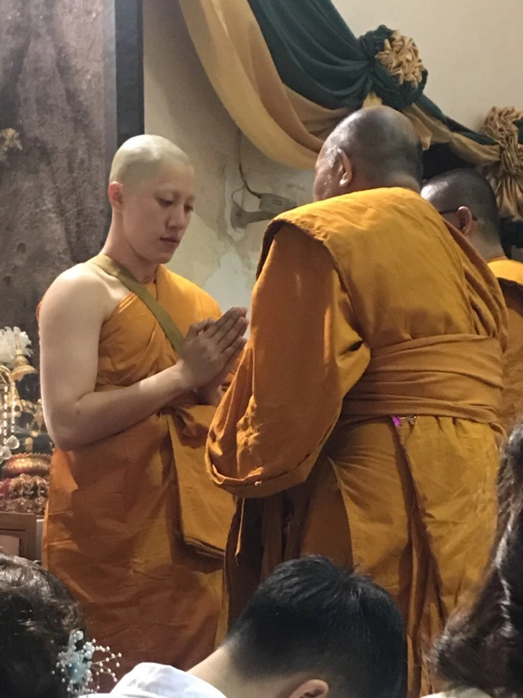 "ซีดี เดอะสตาร์" บวชถวายแด่ในหลวงร.9 และบุพการี ได้ฉายาทางธรรมว่า "ธัมมะจิตโต"