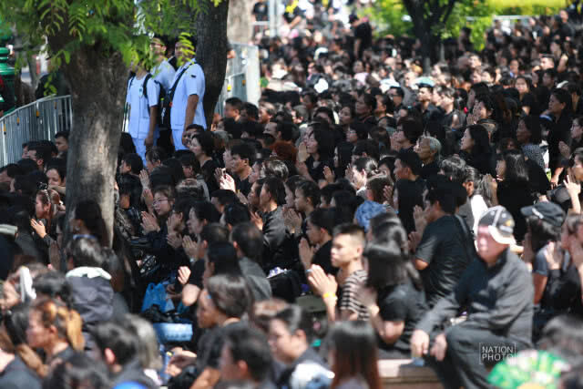 แพทย์ห่วงกลุ่มผู้สูงวัย มีโรคประจำตัว 
เตรียมตัวให้พร้อมก่อนเข้าร่วมพิธีถวายพระเพลิงฯ