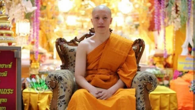 "ซีดี เดอะสตาร์" บวชถวายแด่ในหลวงร.9 และบุพการี ได้ฉายาทางธรรมว่า "ธัมมะจิตโต"