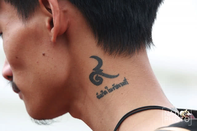 (ภาพชุด) ปชช.ทั่วสารทิศเดินทางมาถวายดอกไม้สักการะในหลวงร.9