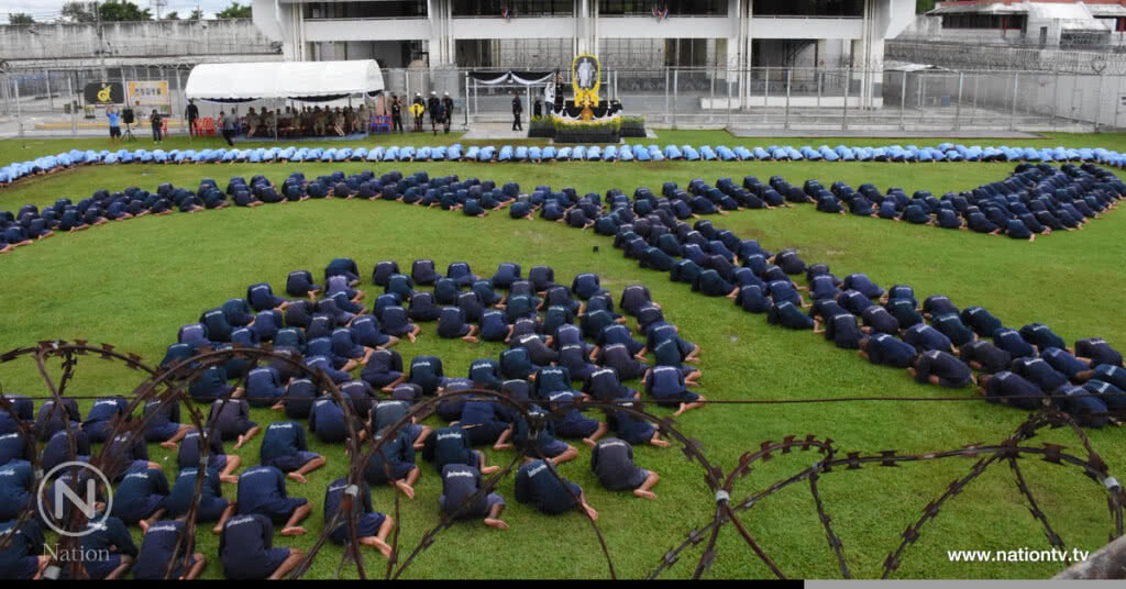 เรือนจำกลางพิษณุโลก แปรอักษรถวายความอาลัยแด่ในหลวง รัชกาลที่ 9