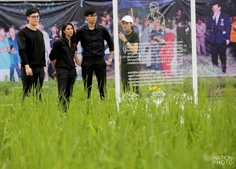 ‘นนท์-เอม-โบ๊ท’ ร่วมใจปลูกดาวเรือง