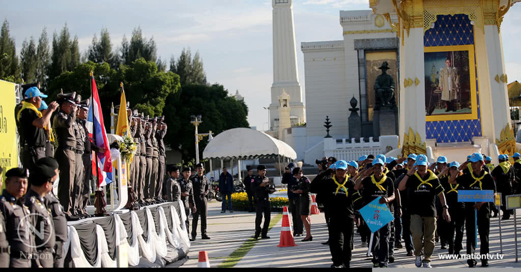 ปล่อยแถวเจ้าหน้าที่จิตอาสาดูแลความเรียบร้อยช่วงพระราชพิธีพระบรมศพ รัชกาลที่ 9 ปล่อยแถวเจ้าหน้าที่จิตอาสาดูแลความเรียบร้อยช่วงพระราชพิธีพระบรมศพ รัชกาลที่ 9
