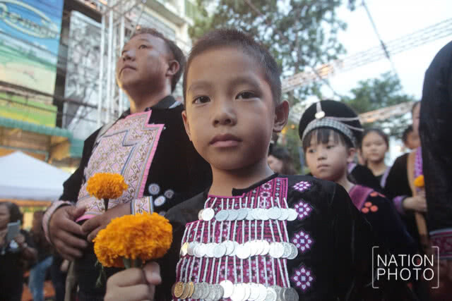 .ชาวปากคลองร่วมจัดอุโมงค์ดอกไม้ในกิจกรรมดอกไม้เพื่อพ่อ