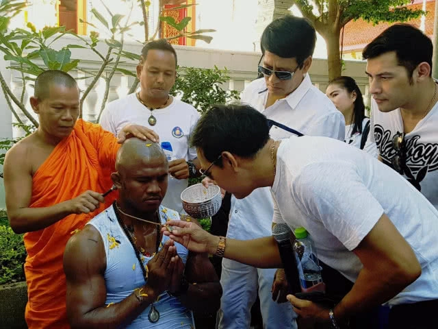 "บัวขาว" บวชถวายเป็นพระราชกุศล แด่ในหลวง ร.๙