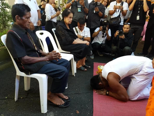 "บัวขาว" บวชถวายเป็นพระราชกุศล แด่ในหลวง ร.๙