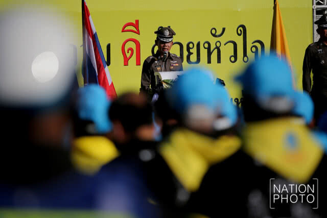 ปล่อยแถวเจ้าหน้าที่จิตอาสาดูแลความเรียบร้อยช่วงพระราชพิธีพระบรมศพ รัชกาลที่ 9