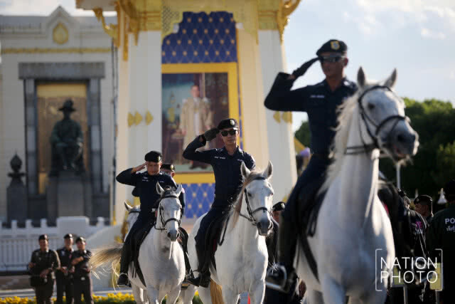 ปล่อยแถวเจ้าหน้าที่จิตอาสาดูแลความเรียบร้อยช่วงพระราชพิธีพระบรมศพ รัชกาลที่ 9