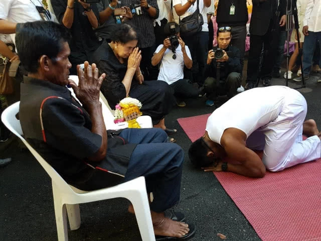 "บัวขาว" บวชถวายเป็นพระราชกุศล แด่ในหลวง ร.๙