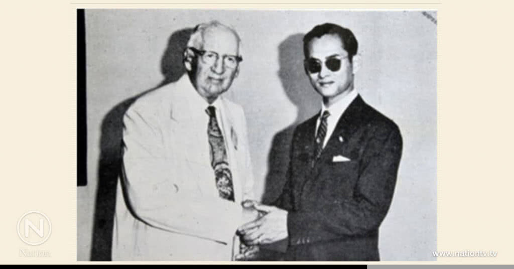 ดอกเตอร์ ดับบลิว. สจ๊วต วิตต์มอร์  แพทย์ผู้ถวายการประสูติพระองค์ ในหลวง ร.9