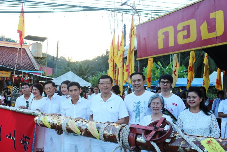 ยกเสาโกเต้งสูงที่สุดในโลกเริ่มประเพณีถือศีลกินผักถวายเป็นพระราชกุศลฯ