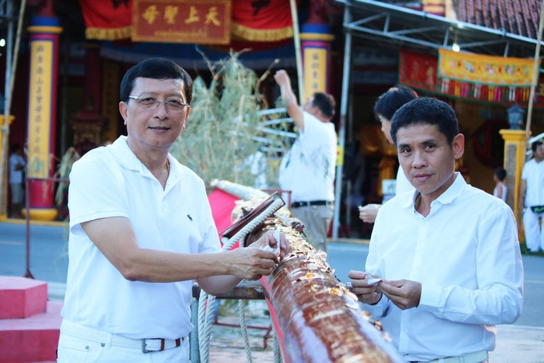ยกเสาโกเต้งสูงที่สุดในโลกเริ่มประเพณีถือศีลกินผักถวายเป็นพระราชกุศลฯ