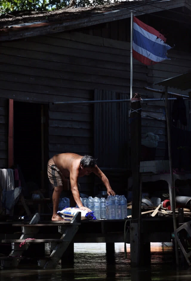 นศ. 20 สถาบัน
เยียวยาน้ำท่วมกรุงเก่า