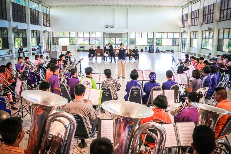 "ดนตรีเพื่อพ่อ" 5 รร.มัธยมสุโขทัย ร่วมแสดงดนตรีถวายพ่อหลวงร.9