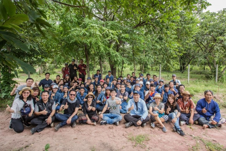 "อ๊อฟ" นำน้องม.เกษตร กำแพงแสน ร้องเพลง "ต้นไม้ของพ่อ" กลางป่าชุมชน (คลิป)