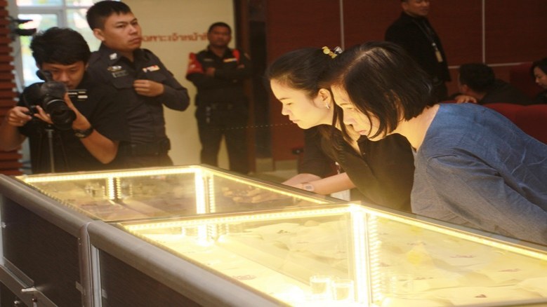 พลอยล็อตใหญ่
300 ล้าน ขายไม่ออก!
ชงปรับวิธีขาย 