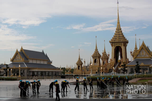 หยาดน้ำฟ้า ยังไม่สามารถปิดกั้นสายธารแห่งความจงรักภักดีของพสกนิกรชาวไทย