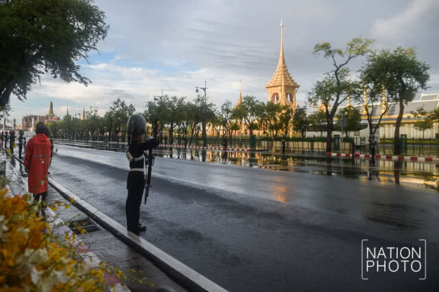 ฝนปรอยปรายเช้านี้ที่สนามหลวง