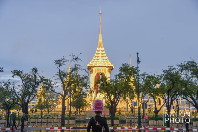ฝนปรอยปรายเช้านี้ที่สนามหลวง